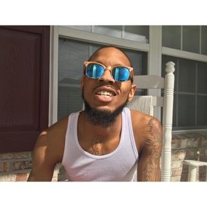 Meet your Posher, Krikris